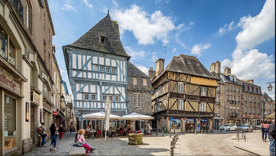 Eglantine Appartement Centre Historique De Dinan Bagian luar foto