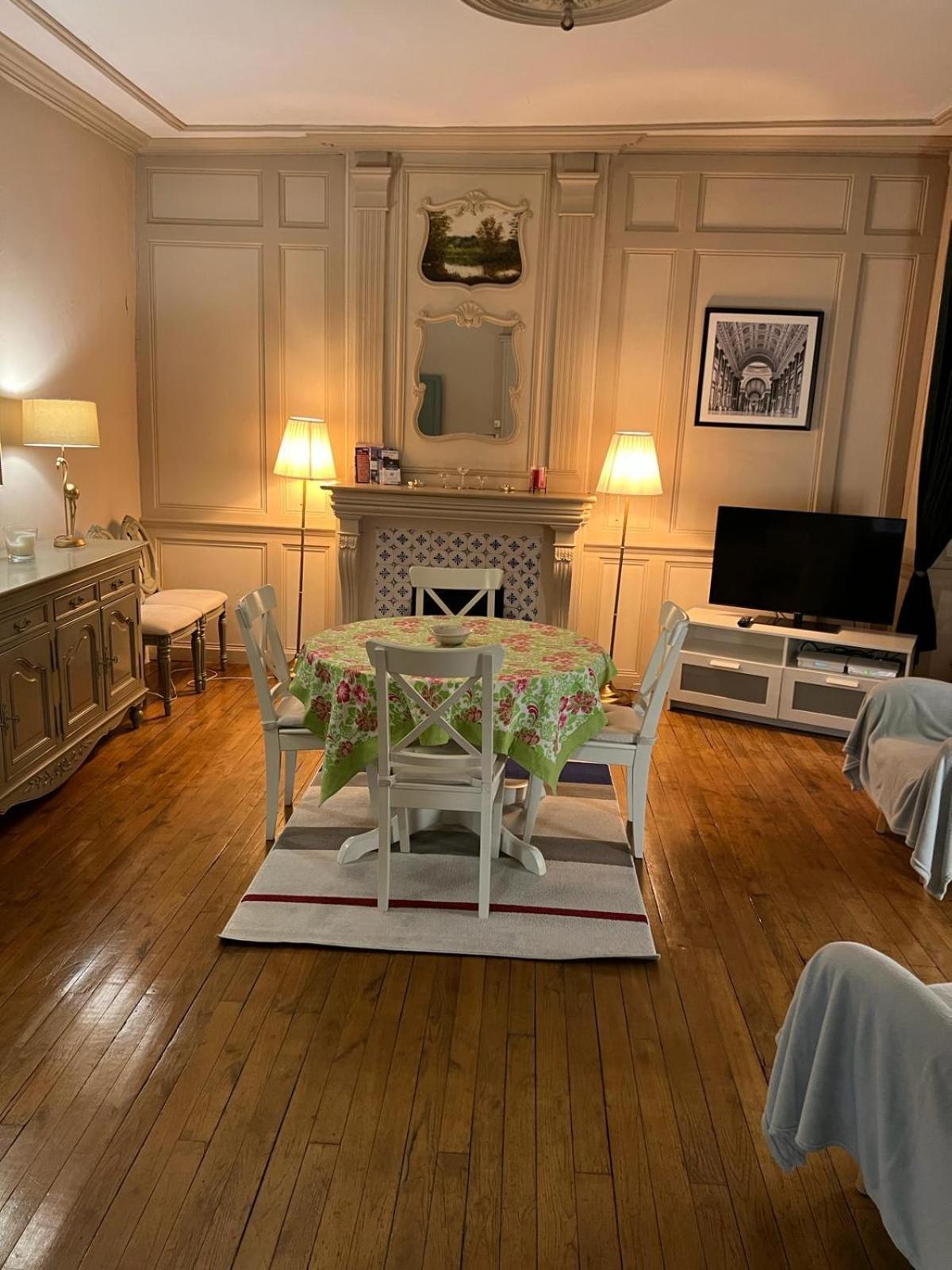 Eglantine Appartement Centre Historique De Dinan Bagian luar foto