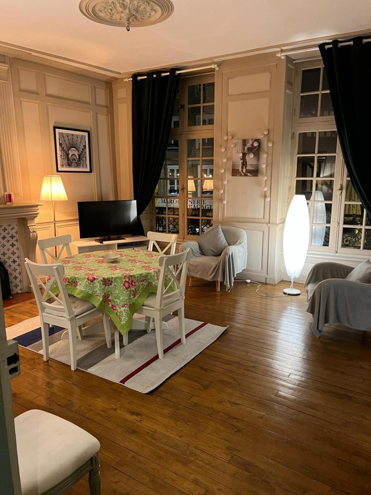 Eglantine Appartement Centre Historique De Dinan Bagian luar foto