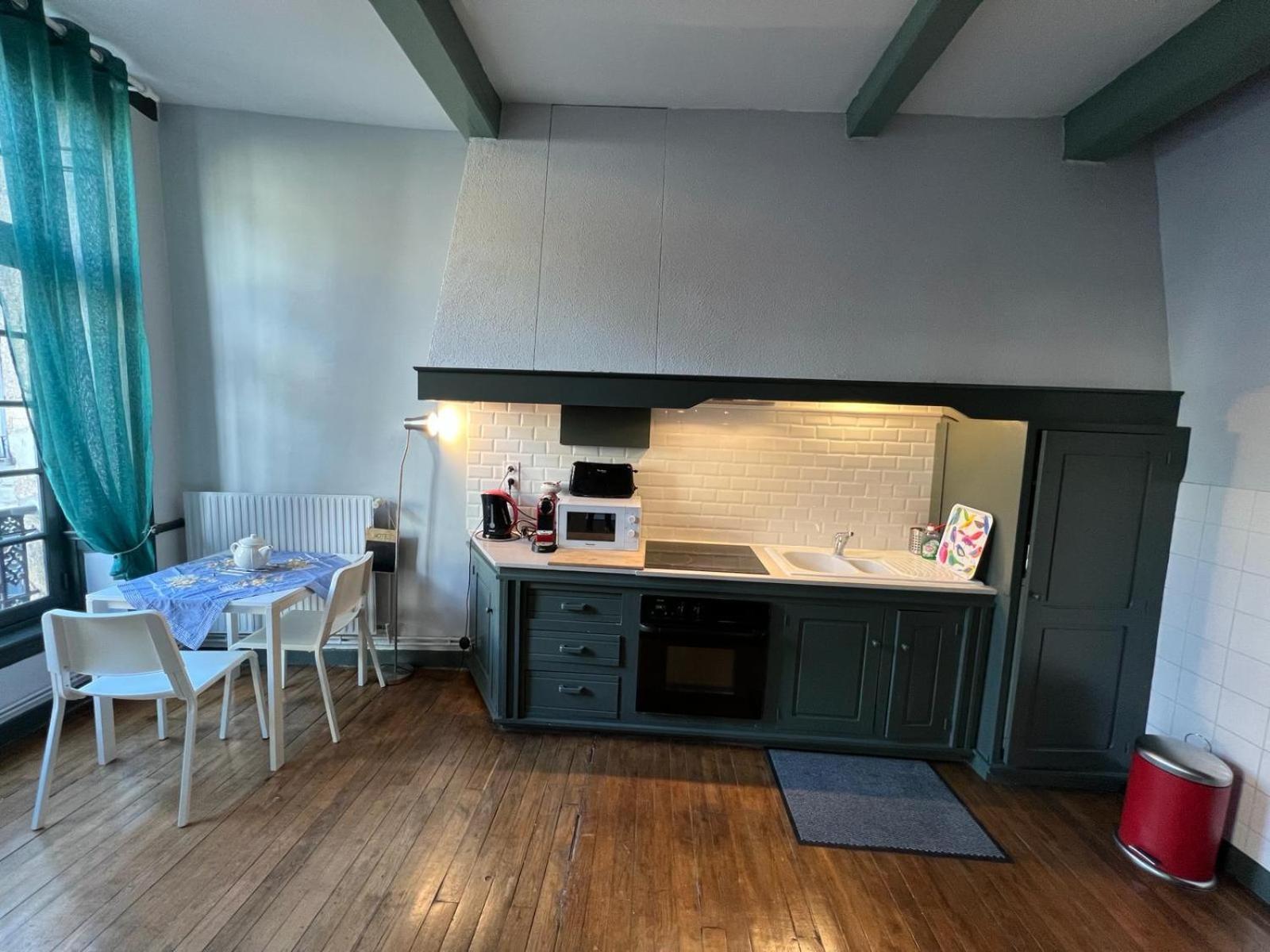Eglantine Appartement Centre Historique De Dinan Bagian luar foto